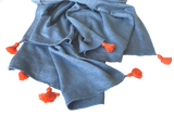 (A) Leinenschal blau mit orangen Tasseln